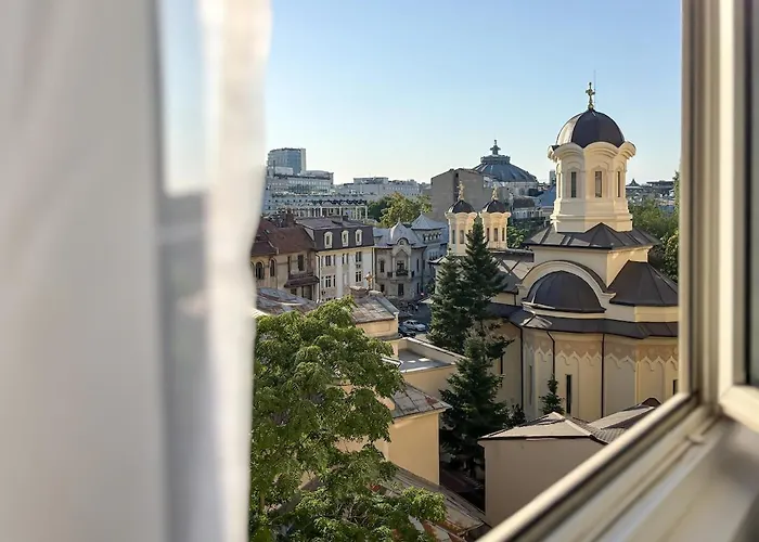 Moonlit Retreat - M&n *