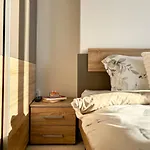 Moonlit Retreat - M&n * 부쿠레슈티