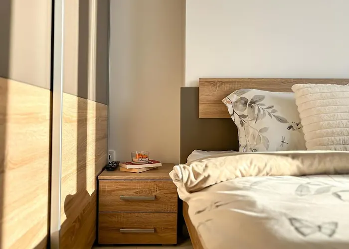 Moonlit Retreat - M&n * Bukarest