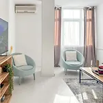 Moonlit Retreat - M&n Bukarest