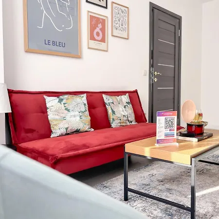 Moonlit Retreat - M&n * בוקרשט